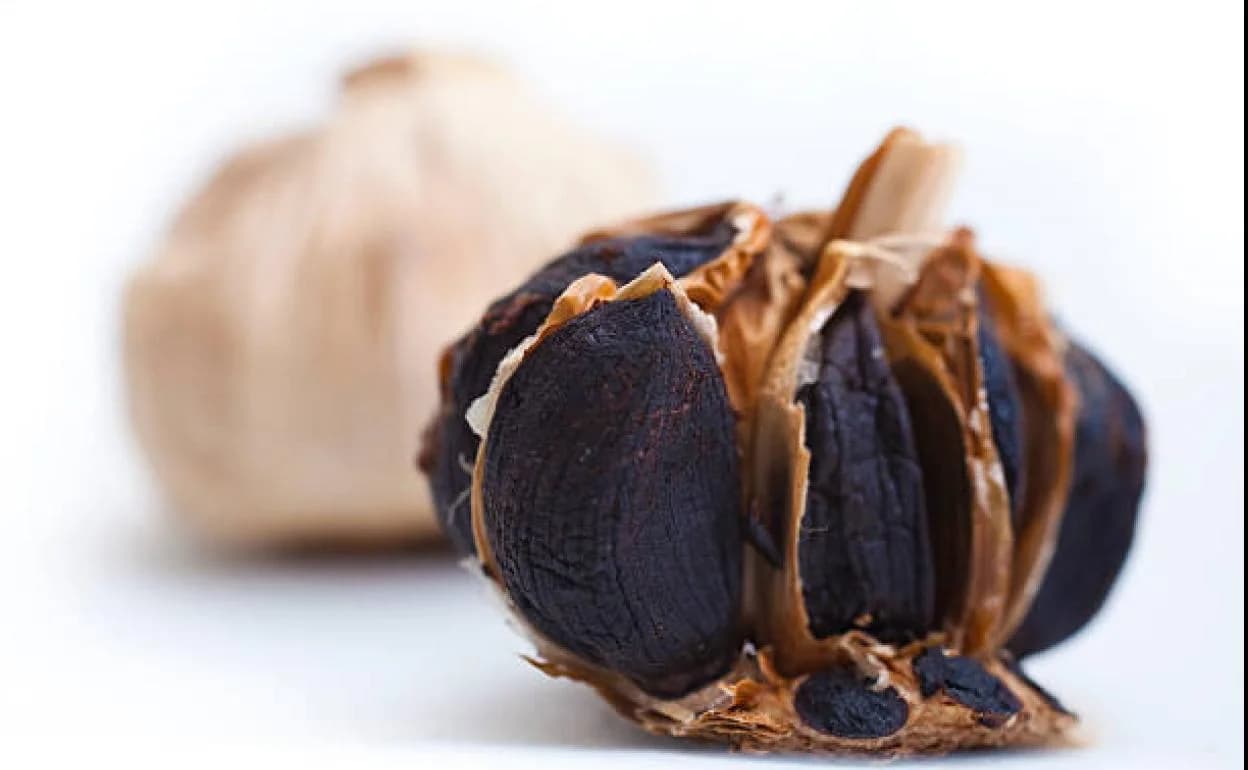 تصویر 3 از سیر سیاه شمال با بافت نرم و طعم منحصر به فرد